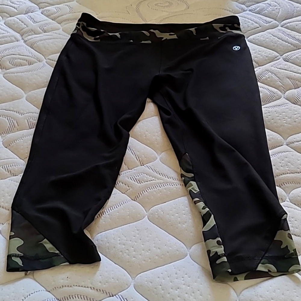 Athletica  Exercise Capri Pants